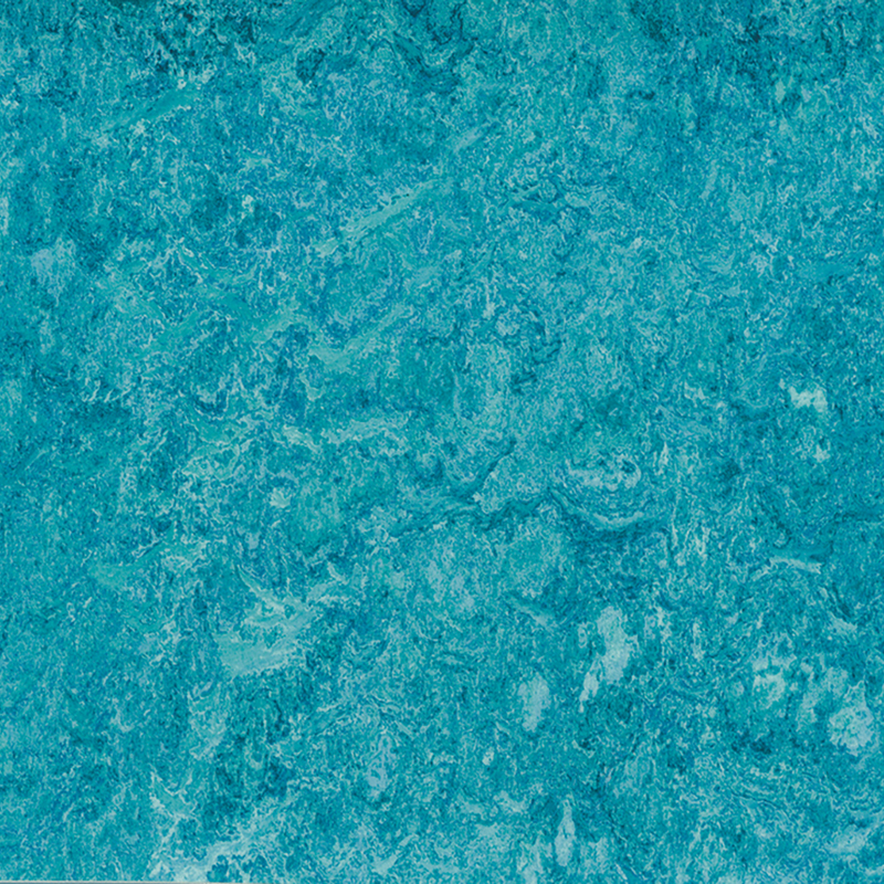 Leke direnci ve düşük maliyetli heterojen zemin kaplaması